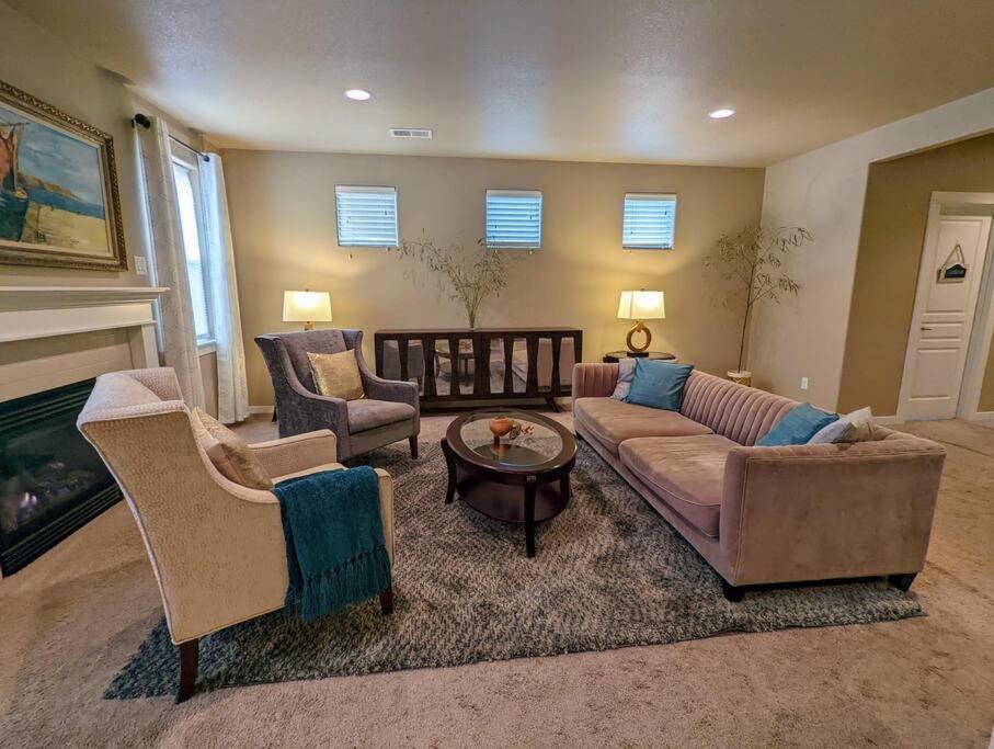 Spacious 3-Bedroom Home With Outdoor Space Eugene Bagian luar foto