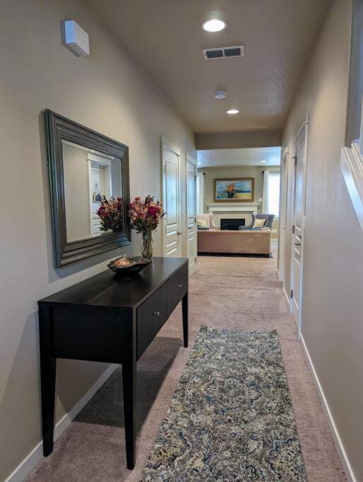 Spacious 3-Bedroom Home With Outdoor Space Eugene Bagian luar foto