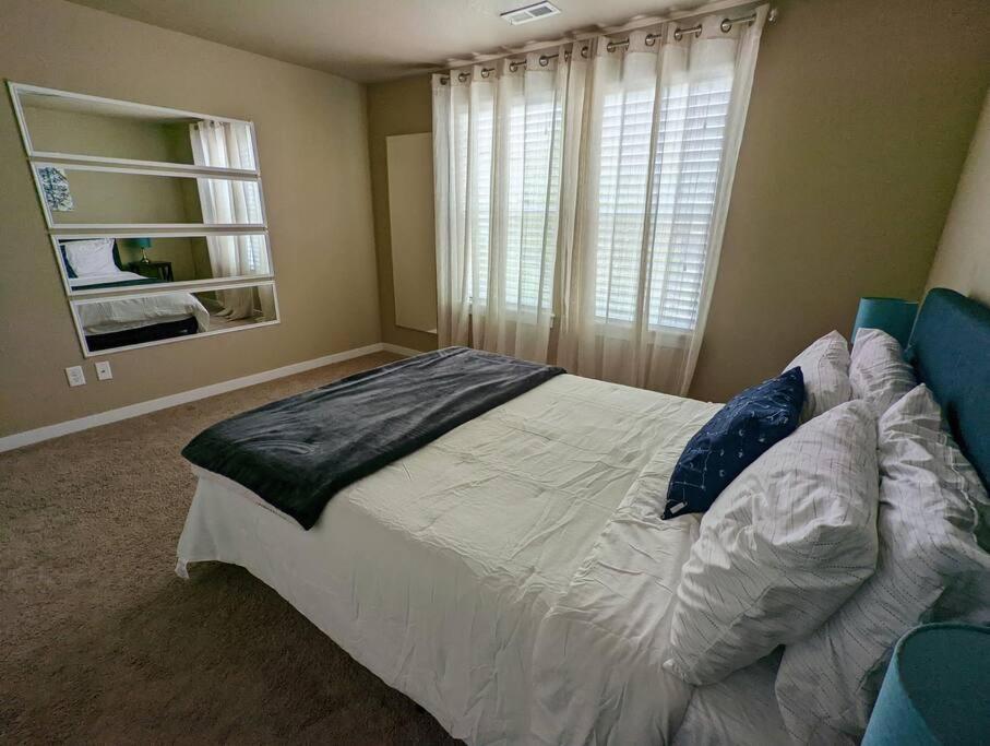 Spacious 3-Bedroom Home With Outdoor Space Eugene Bagian luar foto