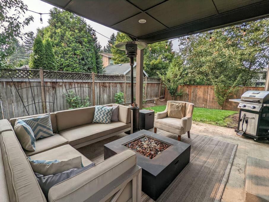 Spacious 3-Bedroom Home With Outdoor Space Eugene Bagian luar foto