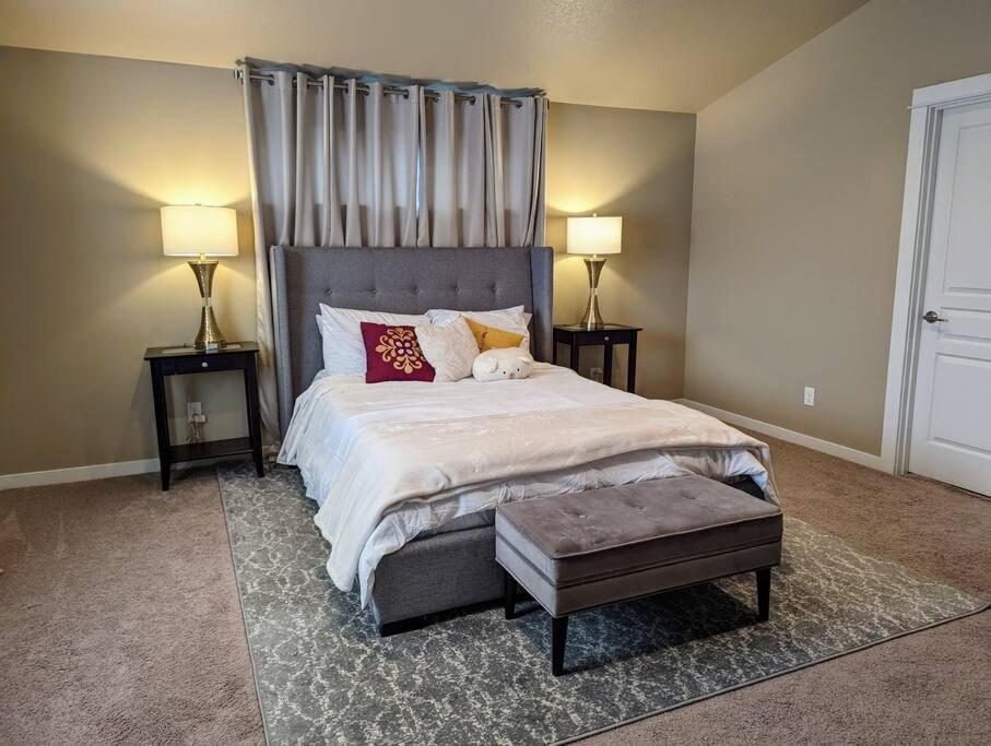 Spacious 3-Bedroom Home With Outdoor Space Eugene Bagian luar foto